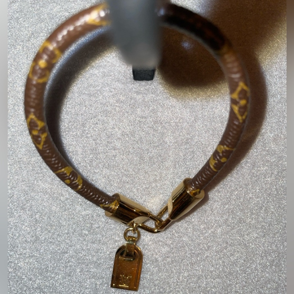 LV Monogram Bracelet Jewelry AV Show Louis Vuitton Bracelet - Picture 4 of 15